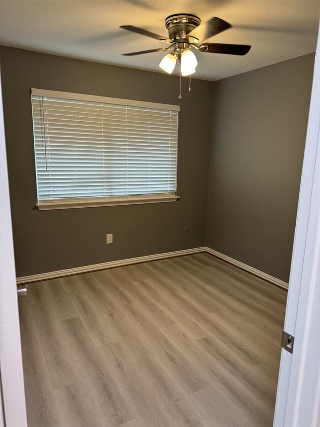 Building Photo - 7511 Log Cradle Dr