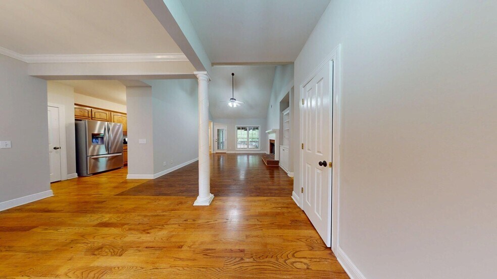 Building Photo - One Level 4 Bedroom Brick Home on N. Colle...
