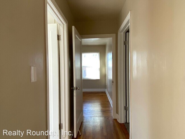 Building Photo - 3 br, 1 bath House - 1656 Country Club Blvd