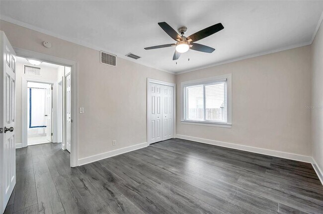 Building Photo - 4000 10th Ave N