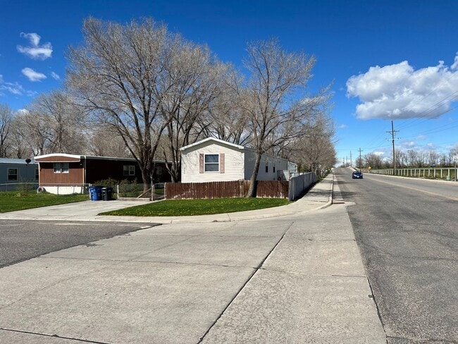 Building Photo - 2 Bedroom 2 Bath Updated Mobile Home in Cliffview Mobile Home Park. Very well kept-up area.