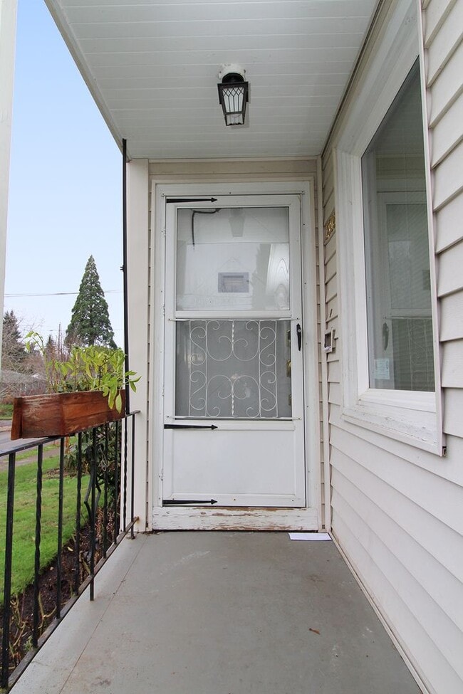 Building Photo - 2718 SE 58th Ave