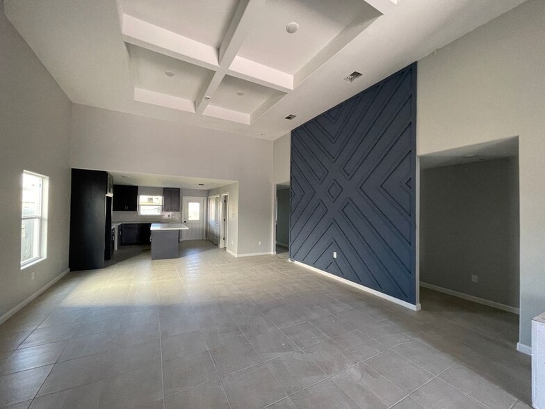 Building Photo - 5521 Conroe St