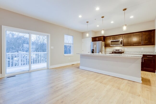 Building Photo - 3 Bedroom End Unit Townhouses in Franklin ...