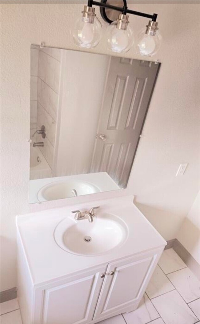 Building Photo - 3308 Sophie Ann Dr