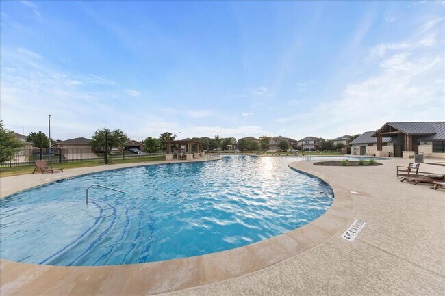 Building Photo - 3200 Egan Dr