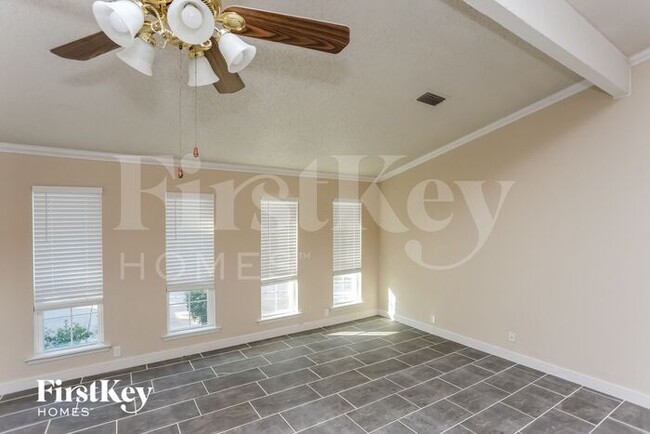 Building Photo - 7355 Greenacres Dr