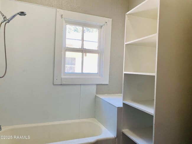 Building Photo - 137 S St Antoine St