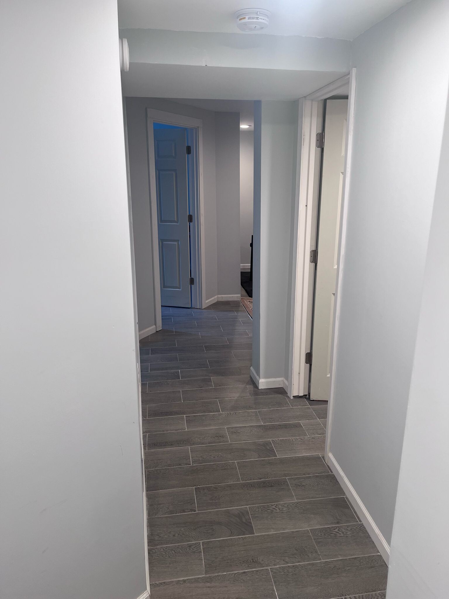 Building Photo - 522 Newton Ave N