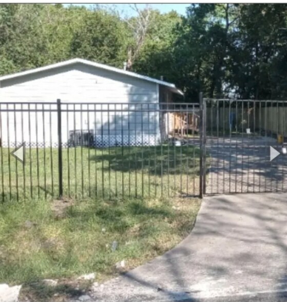 Building Photo - 13703 Segrest Dr