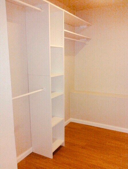 Building Photo - 2071 Clinton Ave