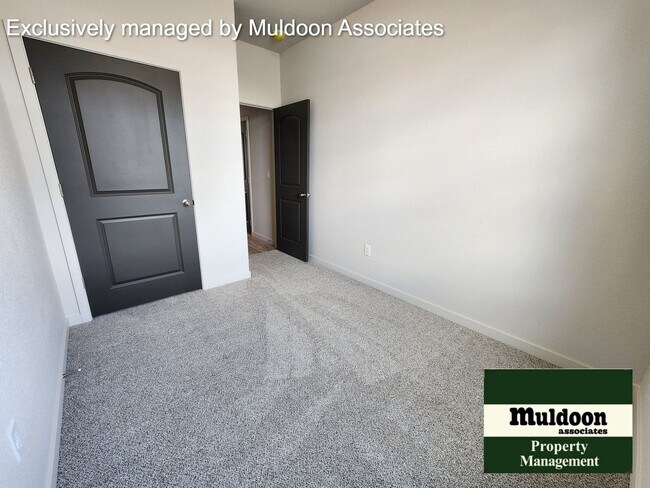 Building Photo - Brand new duplex unit available now!