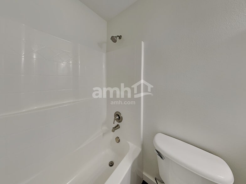 Building Photo - 19735 Susquehanna Way