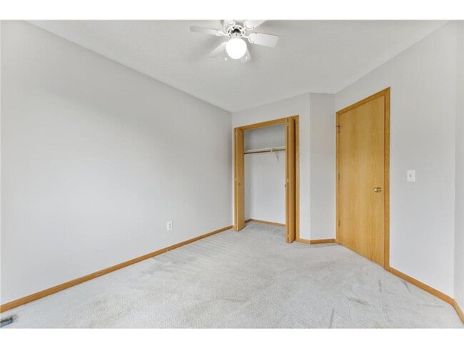 Building Photo - 2 Bed + Loft End Unit Townhome- Available 6/1