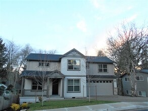 Building Photo - 3+ BED 2.5BA TIGARD HOME WITH DEN, SOAKER ...