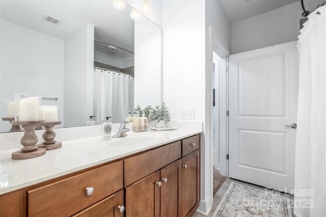 Building Photo - 630 Calvert St