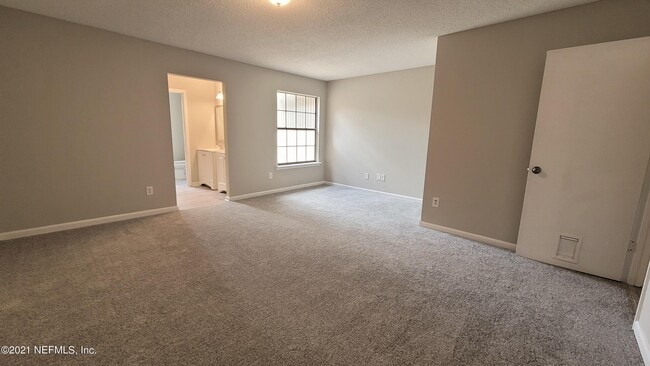 Building Photo - 3947 LAURELWOOD Dr