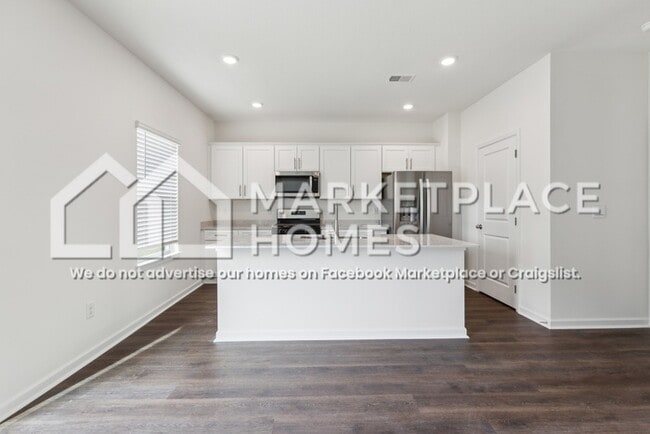 Building Photo - 445 Quiver St