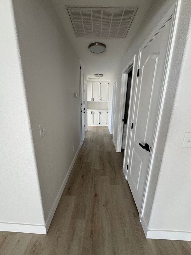 Building Photo - Newly remodeled home on The Mesa in Hesperia!