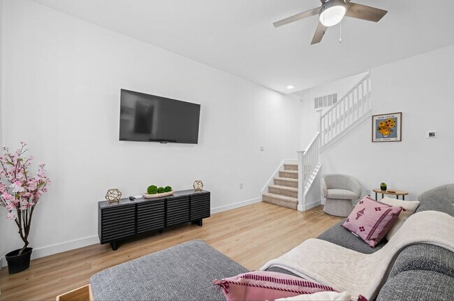 Building Photo - 1019 Central Ave