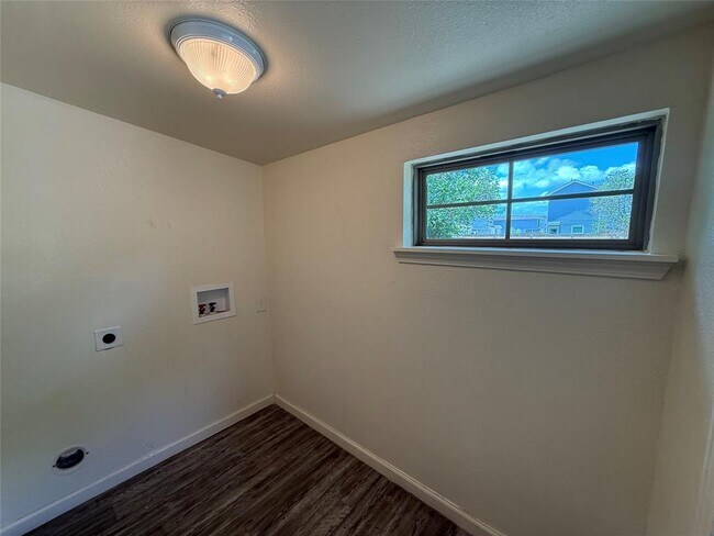 Building Photo - 505 Ruddy St