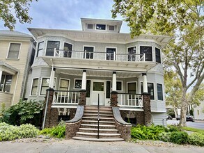 Building Photo - KSTREET2231