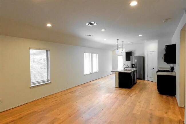 Building Photo - 14428 Sugar Pines Dr