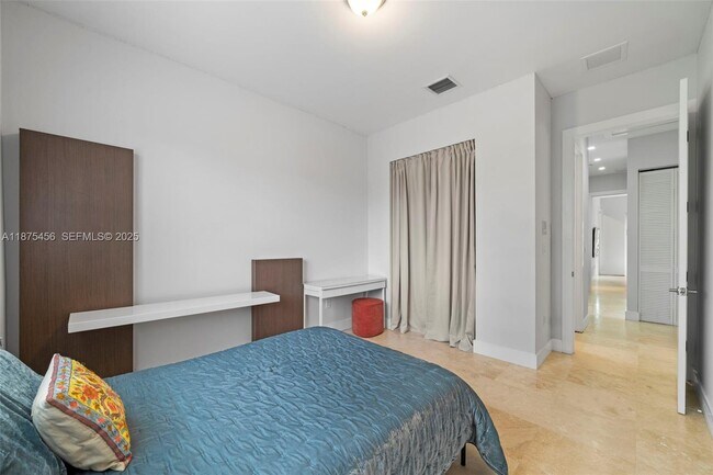 Building Photo - 3506 NE 166th St