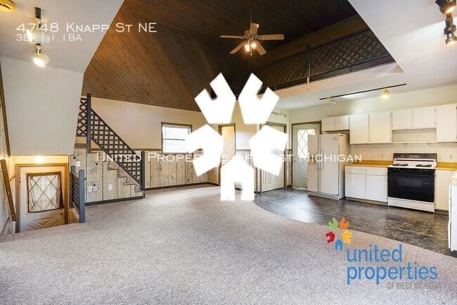 Building Photo - 4748 Knapp St NE