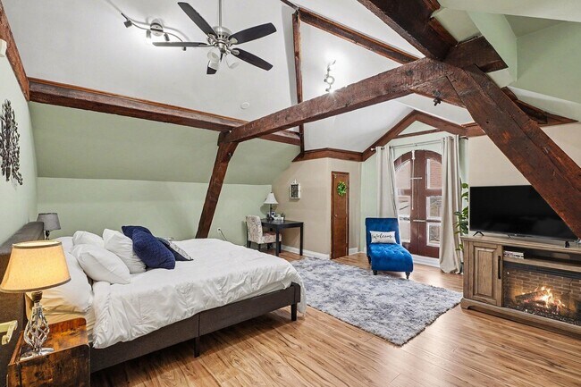 Building Photo - 1391 Woodbridge St