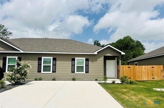 Building Photo - 516 Hudson St