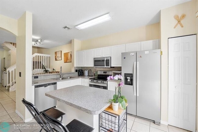 Building Photo - 9090 NW 40th Pl