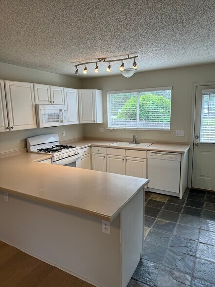 New gas stove and microwave - 3022 W 107th Pl