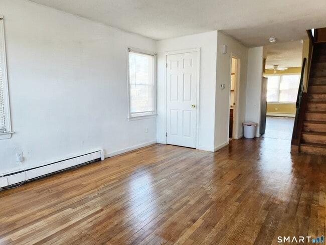 Building Photo - 164 Meadowview Ave