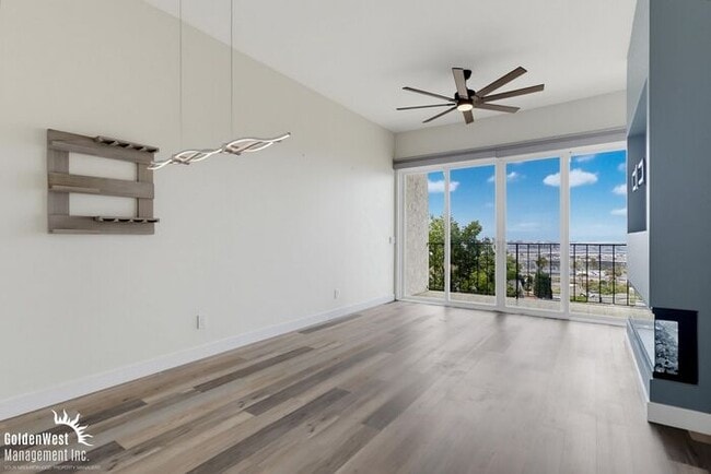 Building Photo - Beautifully Renovated 2Bdm 2.5Ba Mission Hills Condo with Bay Views!