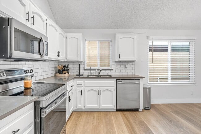 Building Photo - 3656 W Harvard Ave