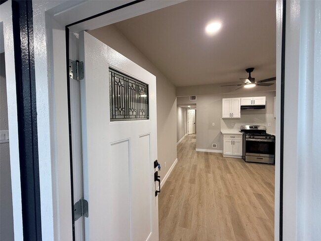 Building Photo - 5238 Pease St