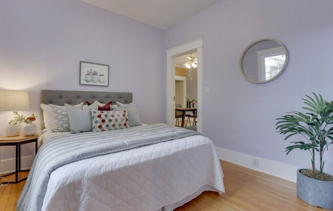 Building Photo - Charming 2-Bedroom Home for Rent near Univ...