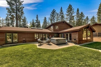 Building Photo - Perfect Location