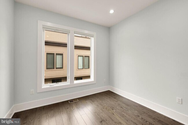 Building Photo - 153 Winsome Cir