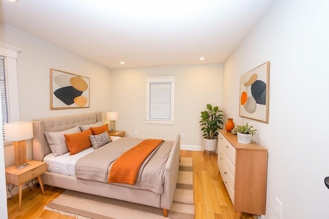 Building Photo - 85 Oak St