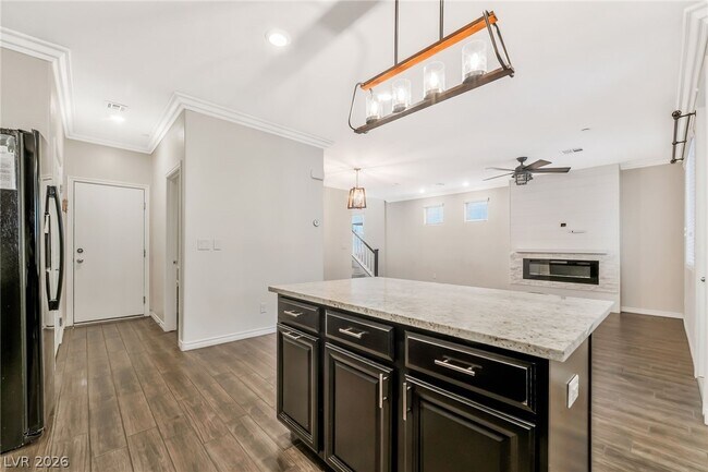 Building Photo - 900 Lotus Falls St