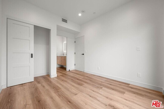 Building Photo - 1920 S Sherbourne Dr