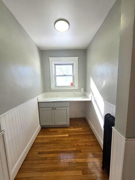 Building Photo - 98 Bradley St