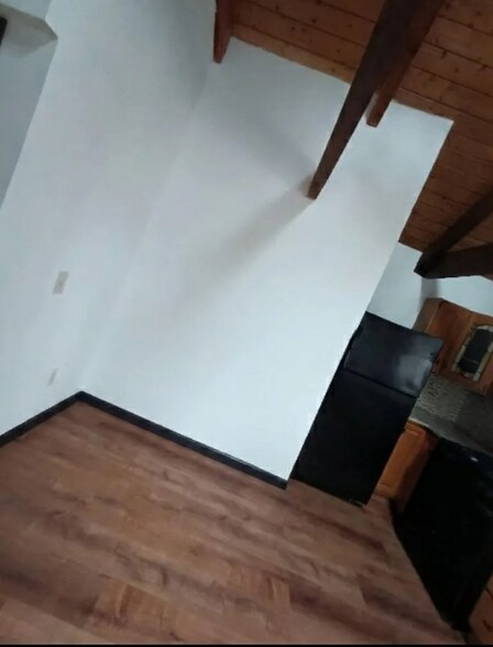 Building Photo - 5 Leonard Ave