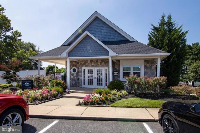 Building Photo - 1010 Hillsboro Ct