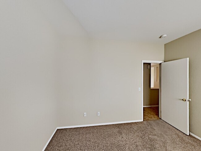 Building Photo - 2352 E Hazeltine Way