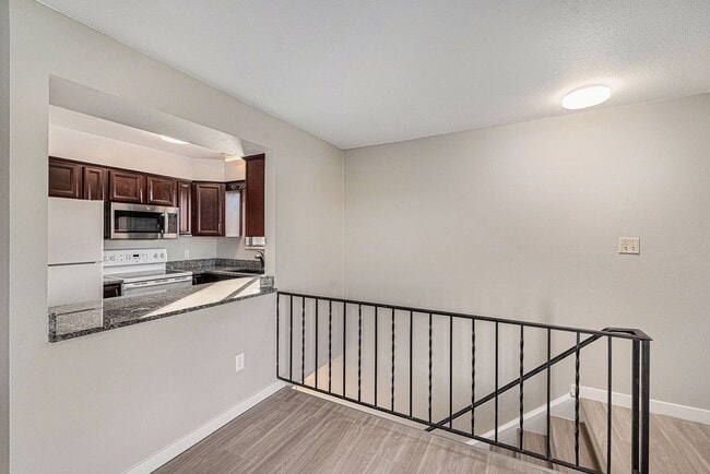 Building Photo - Updated 2 Bed 1 Bath Townhome in HAMPDEN V...