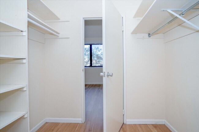 Building Photo - 4141 N Henderson Rd