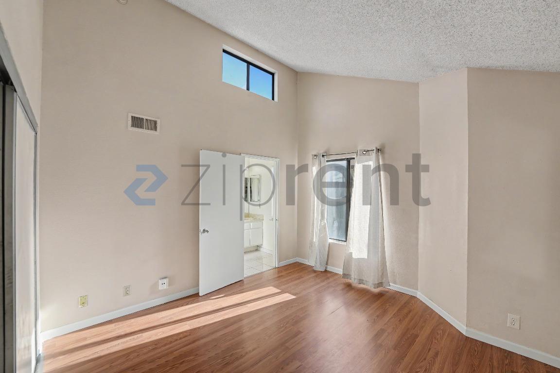 Building Photo - Unit 17